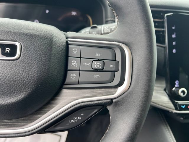 Used 2024 Jeep Wagoneer L Series II w/ Flexible Seating Group AWD/4WD image 15