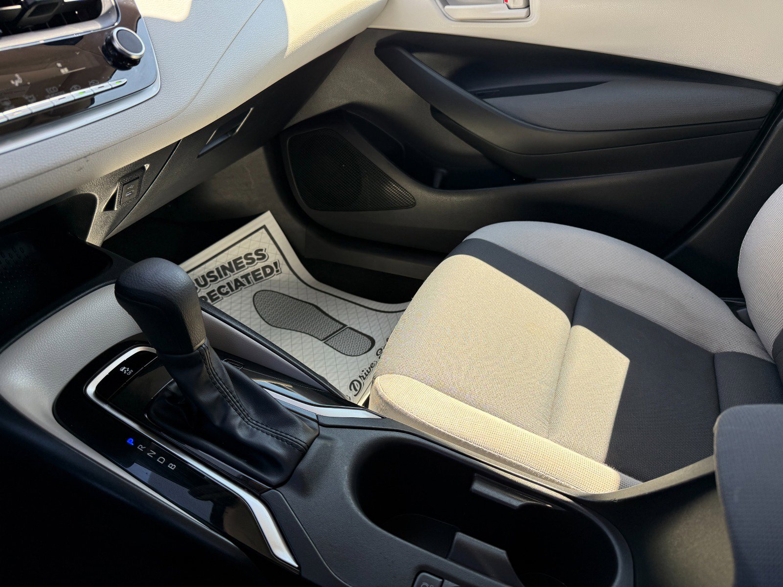 Used 2023 Toyota Corolla LE w/ Carpet Mat Package (TMS) image 30