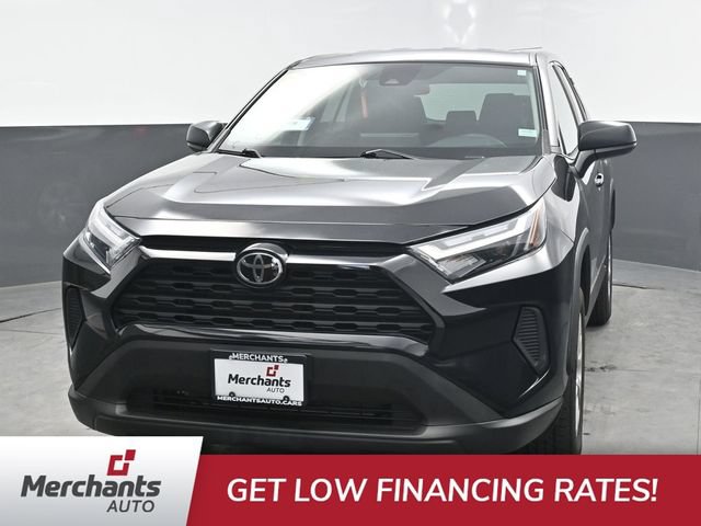 Used 2024 Toyota RAV4 LE AWD/4WD image 2