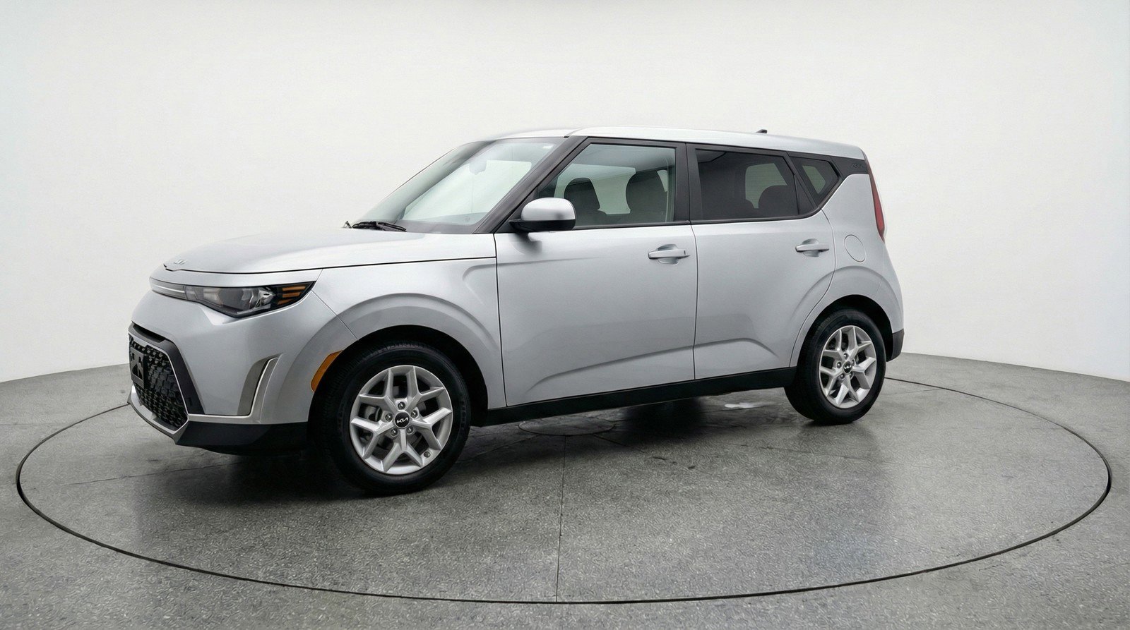 Used 2025 Kia Soul LX w/ LX Technology Package image 3