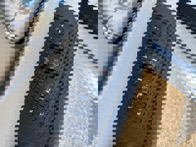 Used 2024 Chrysler Pacifica Touring-L image 28