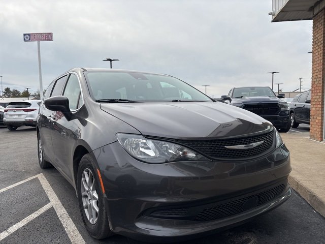 Used 2023 Chrysler Voyager LX image 10