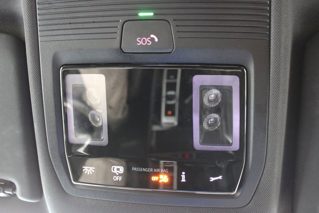 Used 2025 Volkswagen Atlas Cross Sport SE image 32