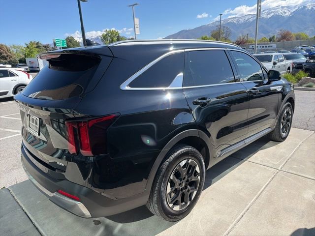 Certified 2025 Kia Sorento S w/ Panoramic Sunroof Package AWD/4WD image 4
