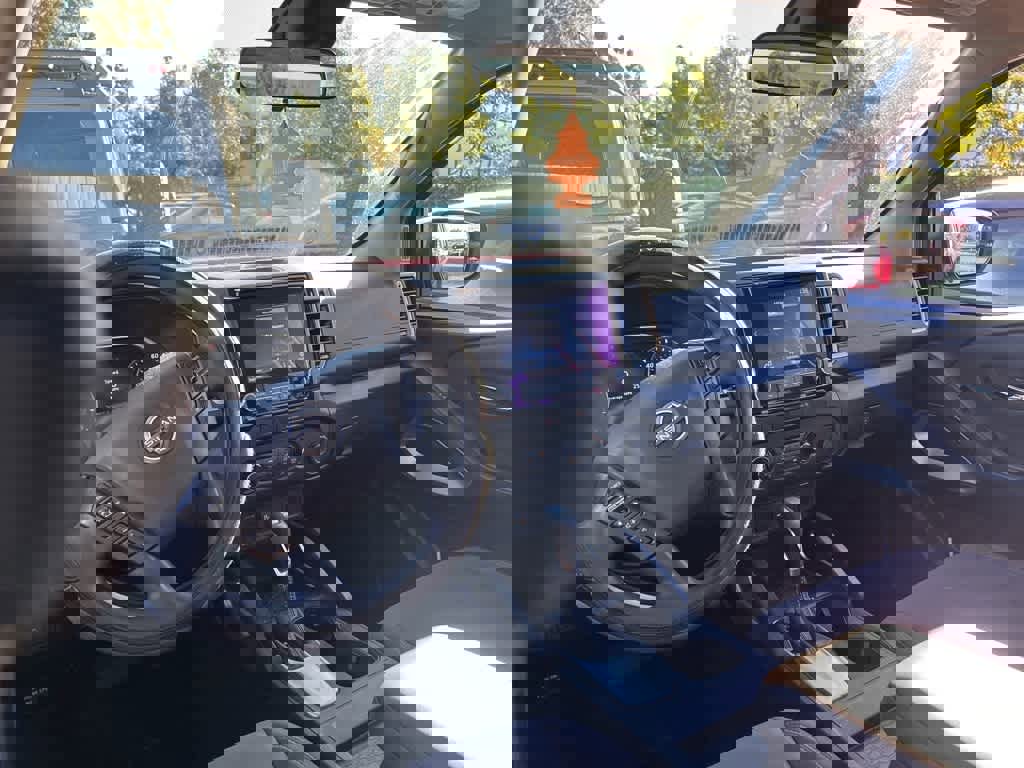 Used 2022 Nissan Frontier SV w/ Technology Package image 7