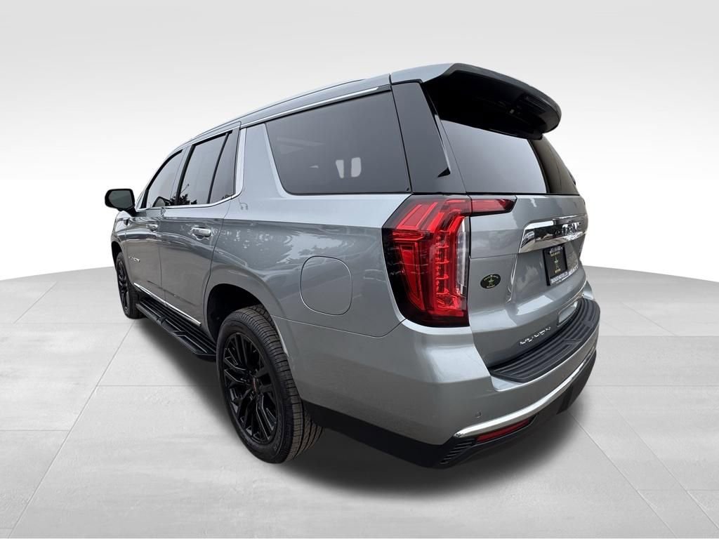 Used 2024 GMC Yukon SLT w/ SLT Luxury Package image 10