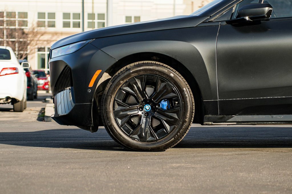 Used 2024 BMW iX xDrive50 w/ Premium Package image 8