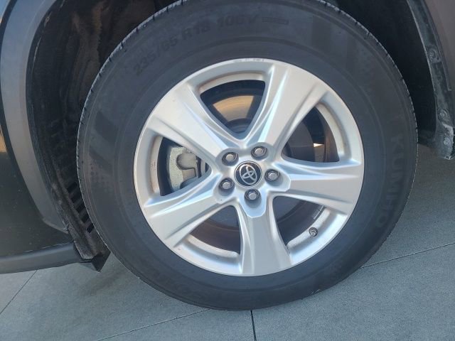 Used 2023 Toyota Highlander LE image 12