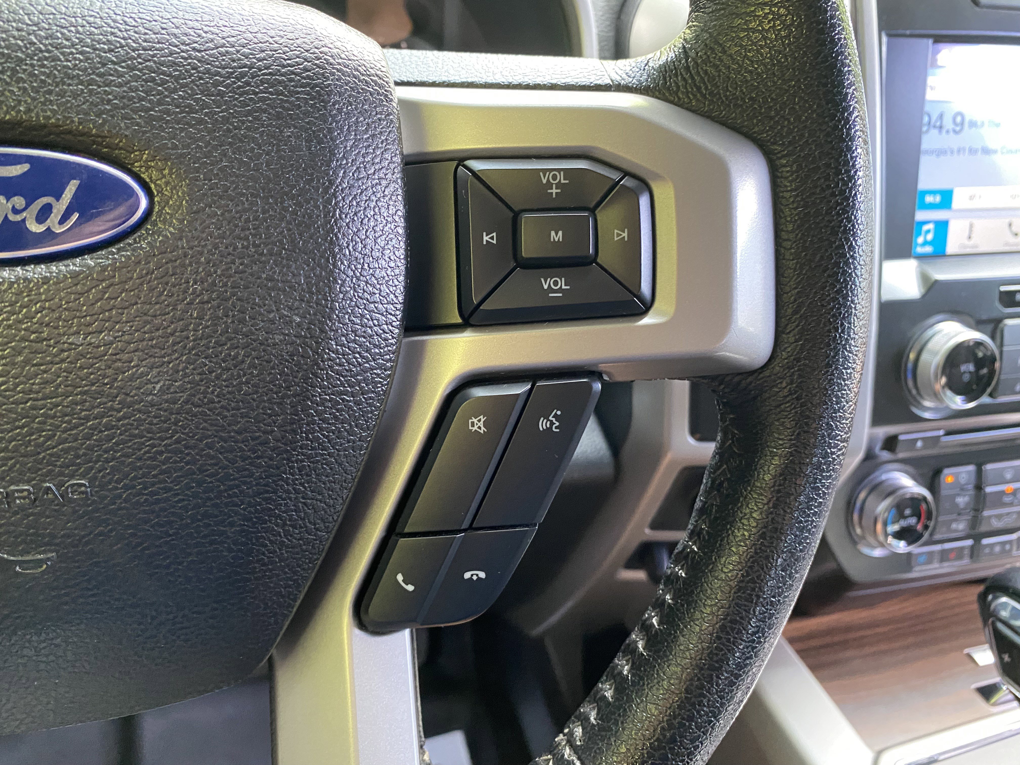 Used 2016 Ford F150 Lariat w/ Equipment Group 502A Luxury AWD/4WD image 21