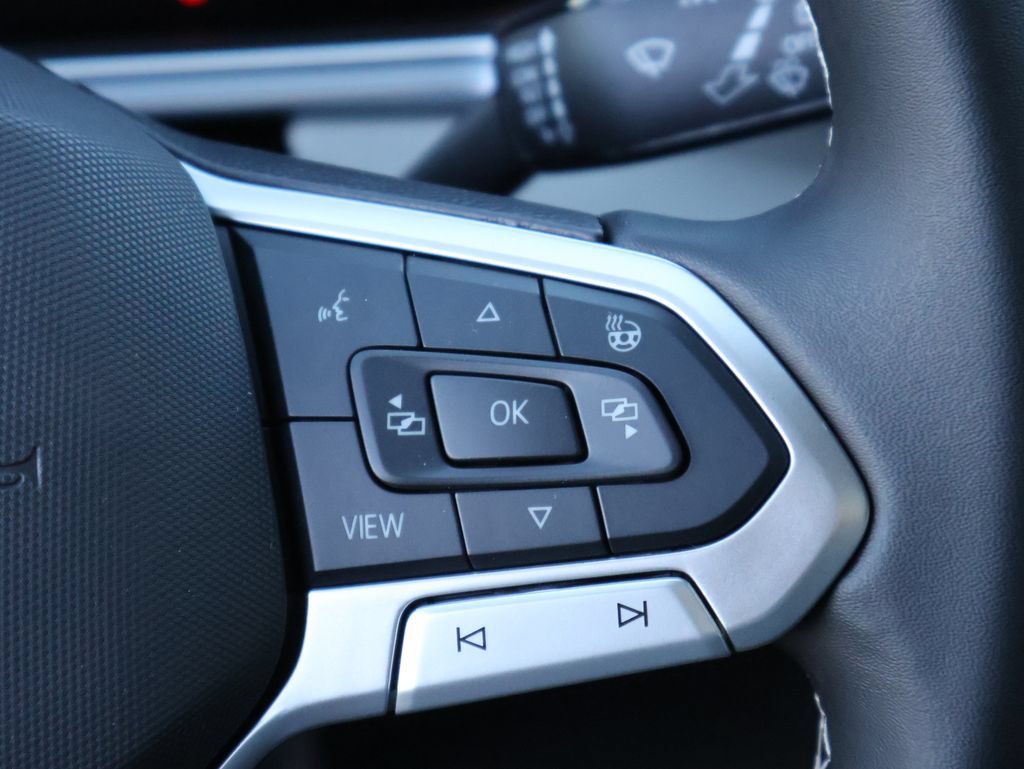 New 2026 Volkswagen Taos SE FWD image 28