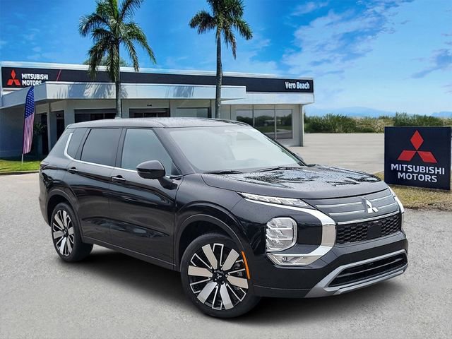 New 2025 Mitsubishi Outlander SE image 1