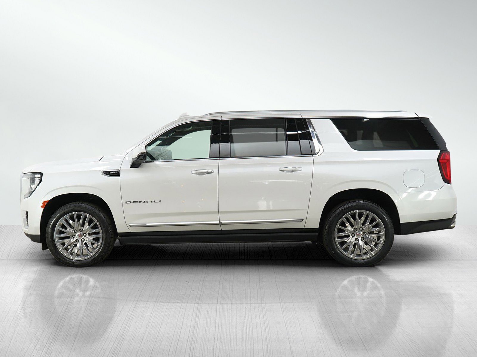 Used 2024 GMC Yukon XL Denali w/ LPO, Floor Liner Package AWD/4WD image 2