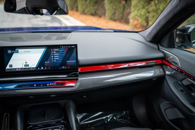 Used 2025 BMW M5 w/ Executive Package image 32