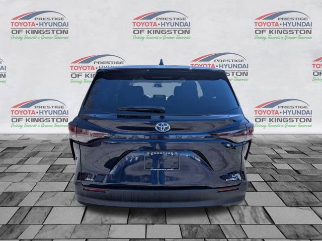 Certified 2024 Toyota Sienna LE image 4