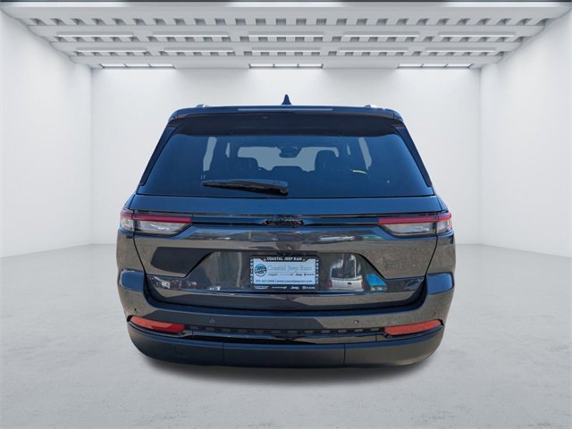 New 2025 Jeep Grand Cherokee Altitude image 5