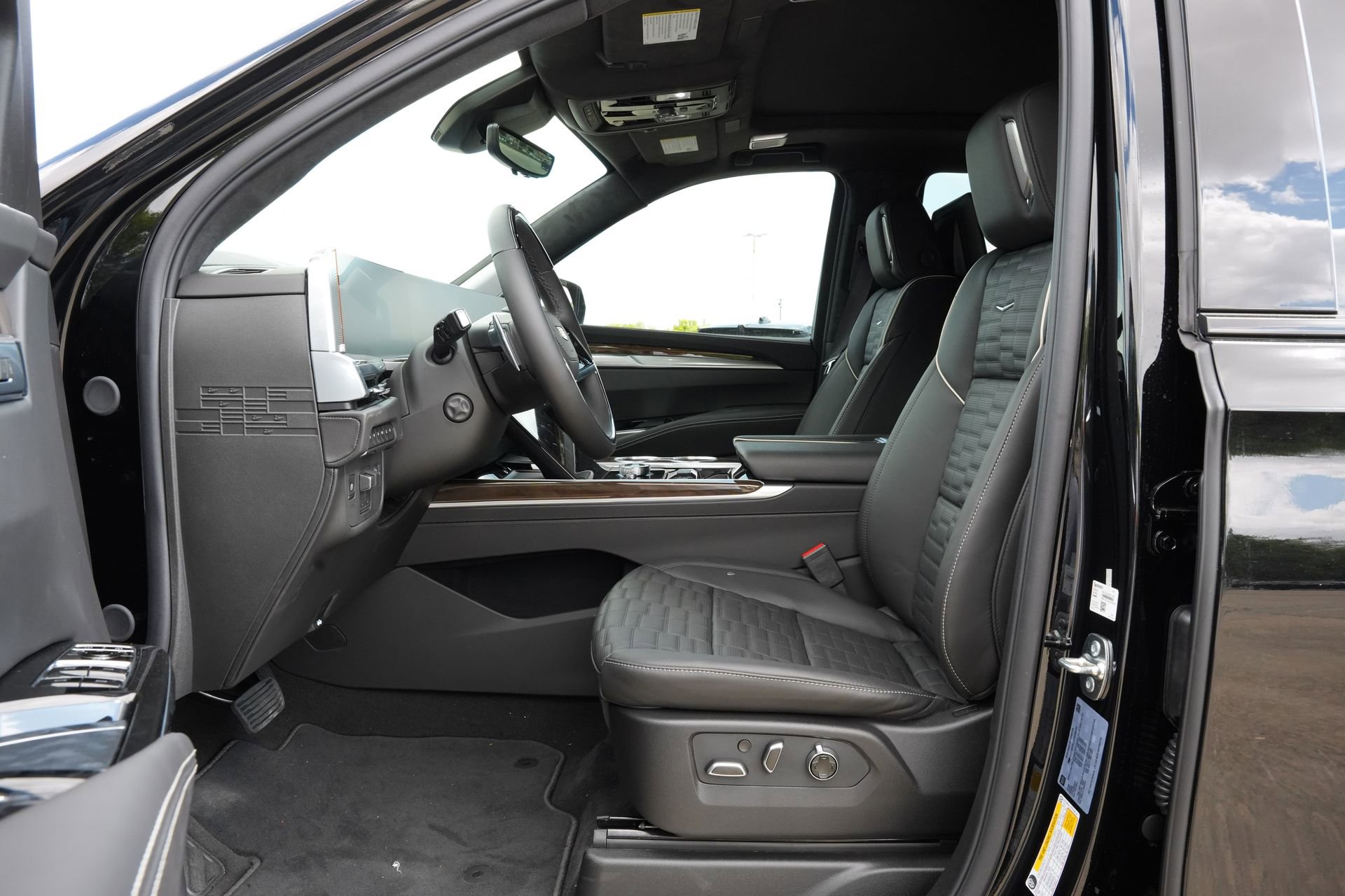 New 2026 Cadillac Escalade Platinum Sport w/ LPO, ONYX Package image 18