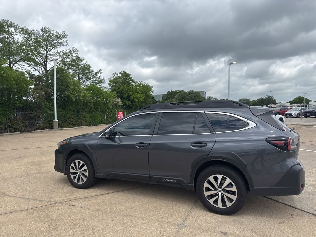 Used 2023 Subaru Outback Premium image 7