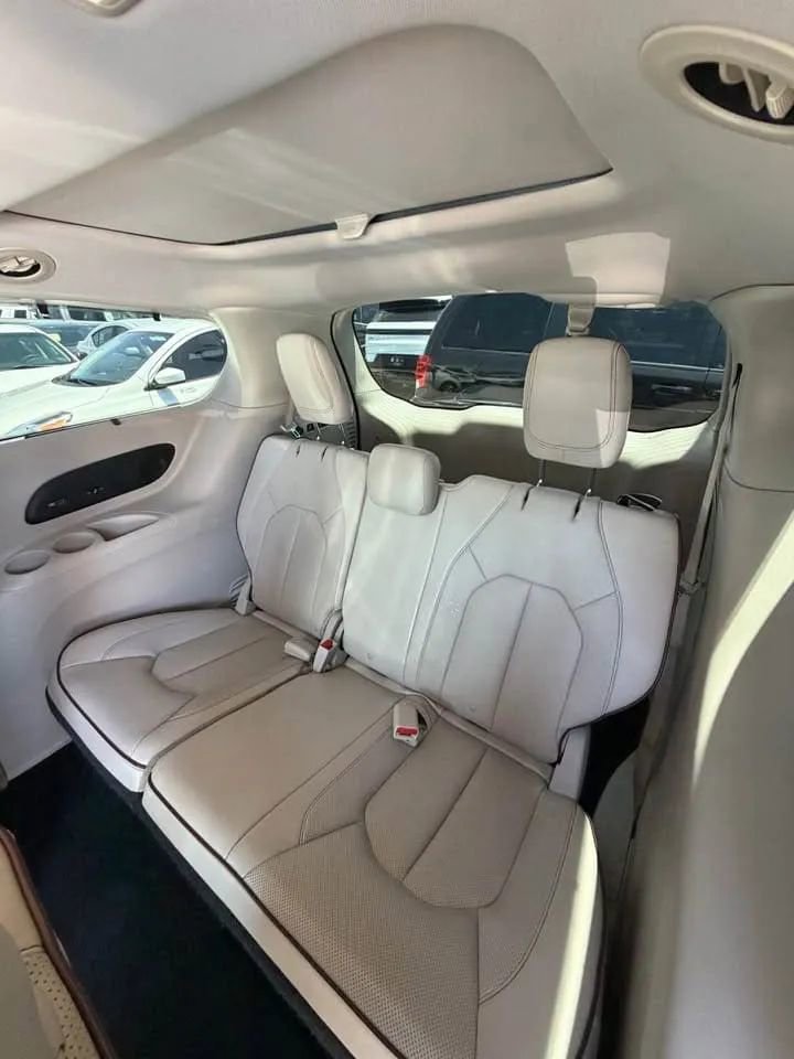 Used 2018 Chrysler Pacifica Limited FWD image 8