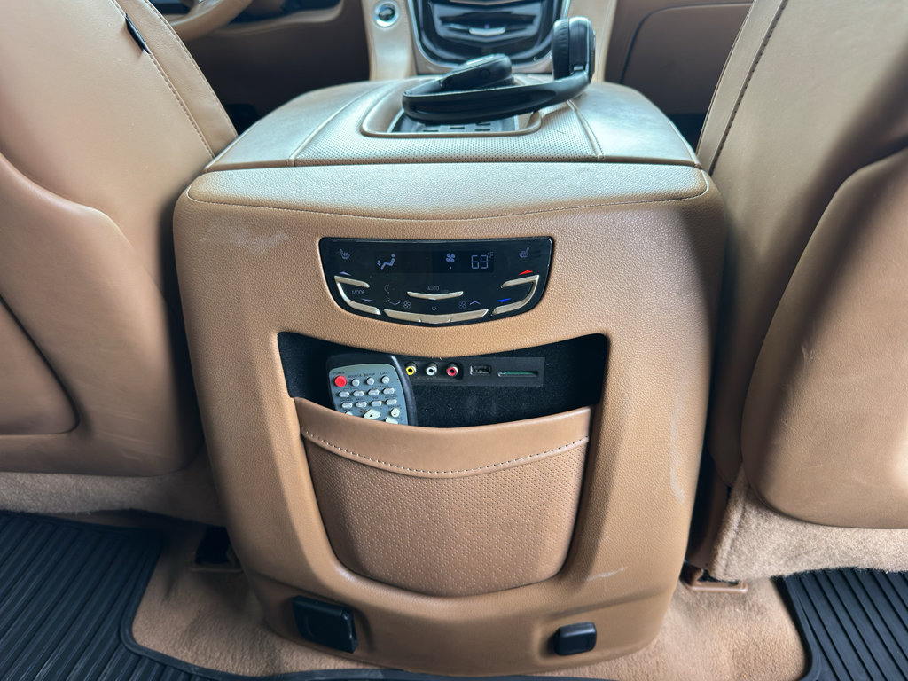 Used 2016 Cadillac Escalade Platinum image 33
