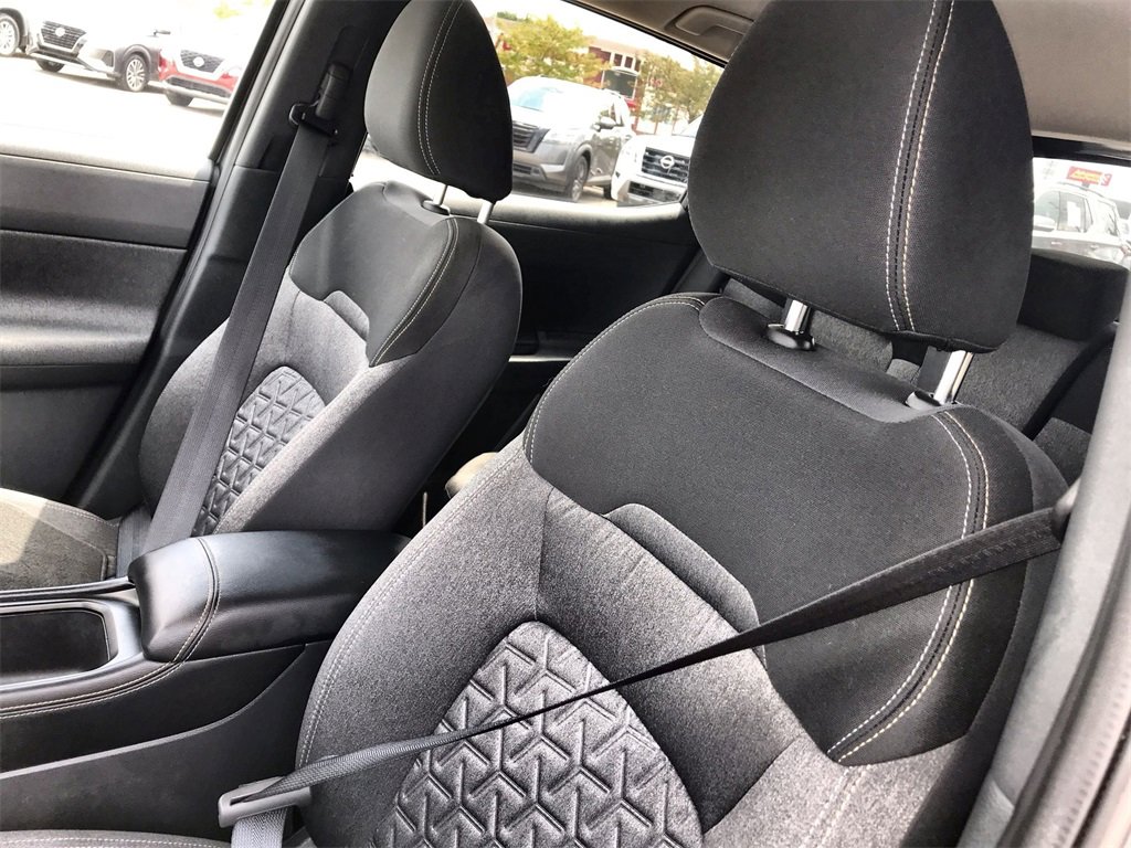 Used 2025 Nissan Kicks SV image 11