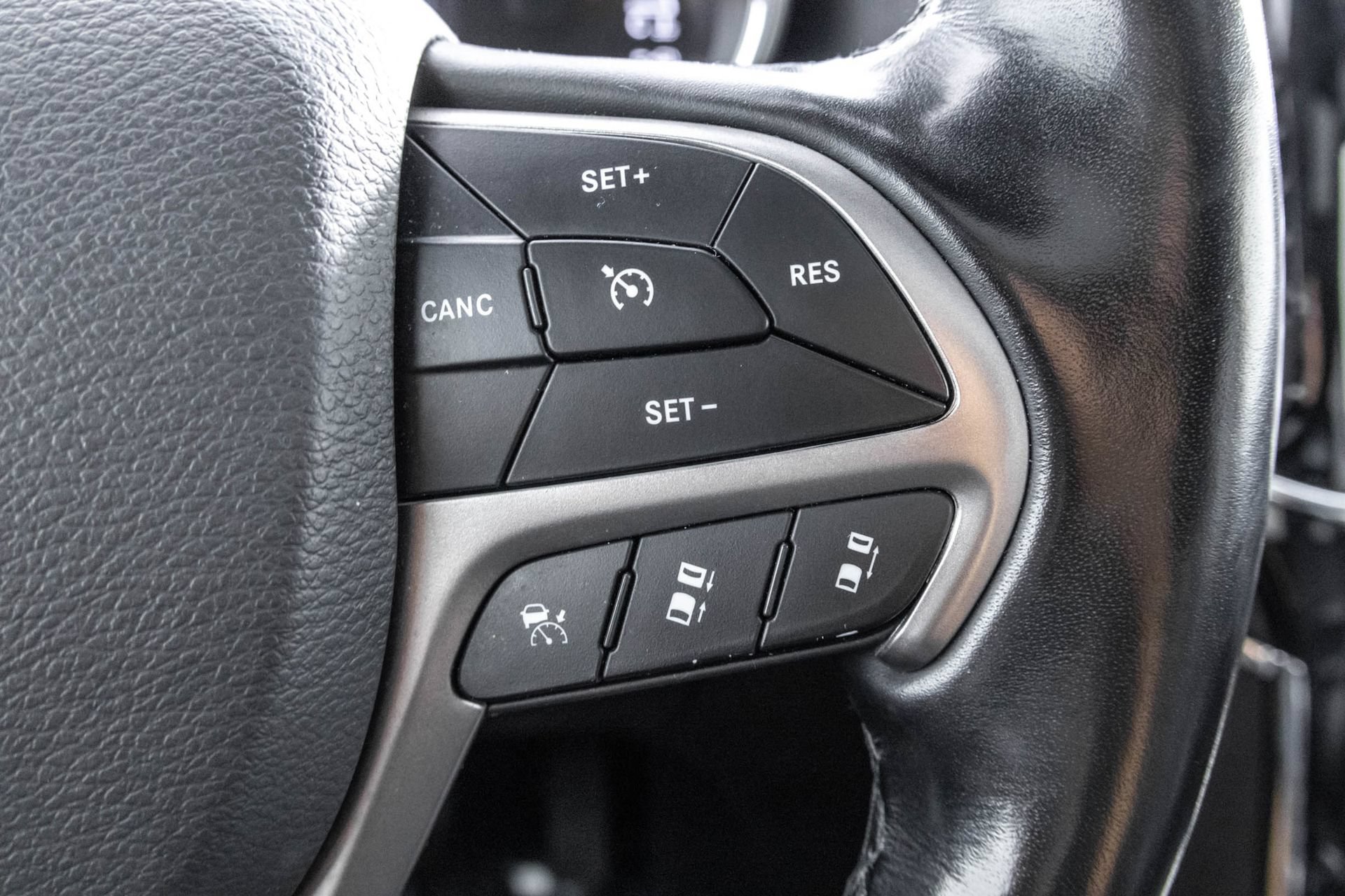 Used 2021 Jeep Grand Cherokee Limited AWD/4WD image 28