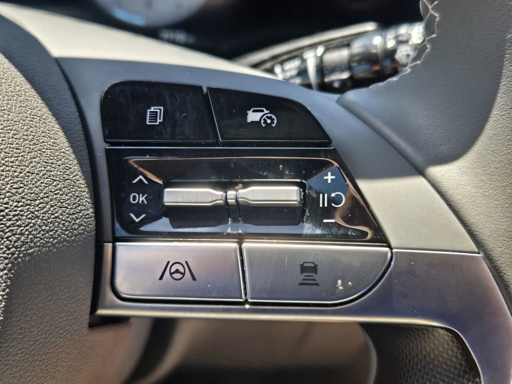Certified 2025 Hyundai Elantra SEL FWD image 25