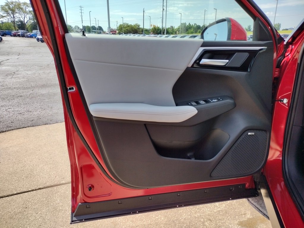 New 2025 Mitsubishi Outlander SE image 28