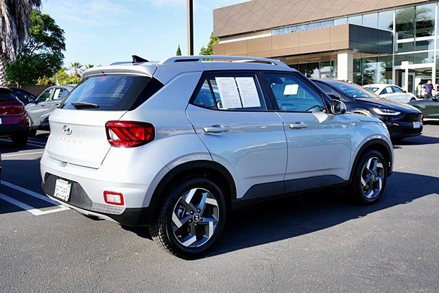 Used 2021 Hyundai Venue SEL FWD image 8