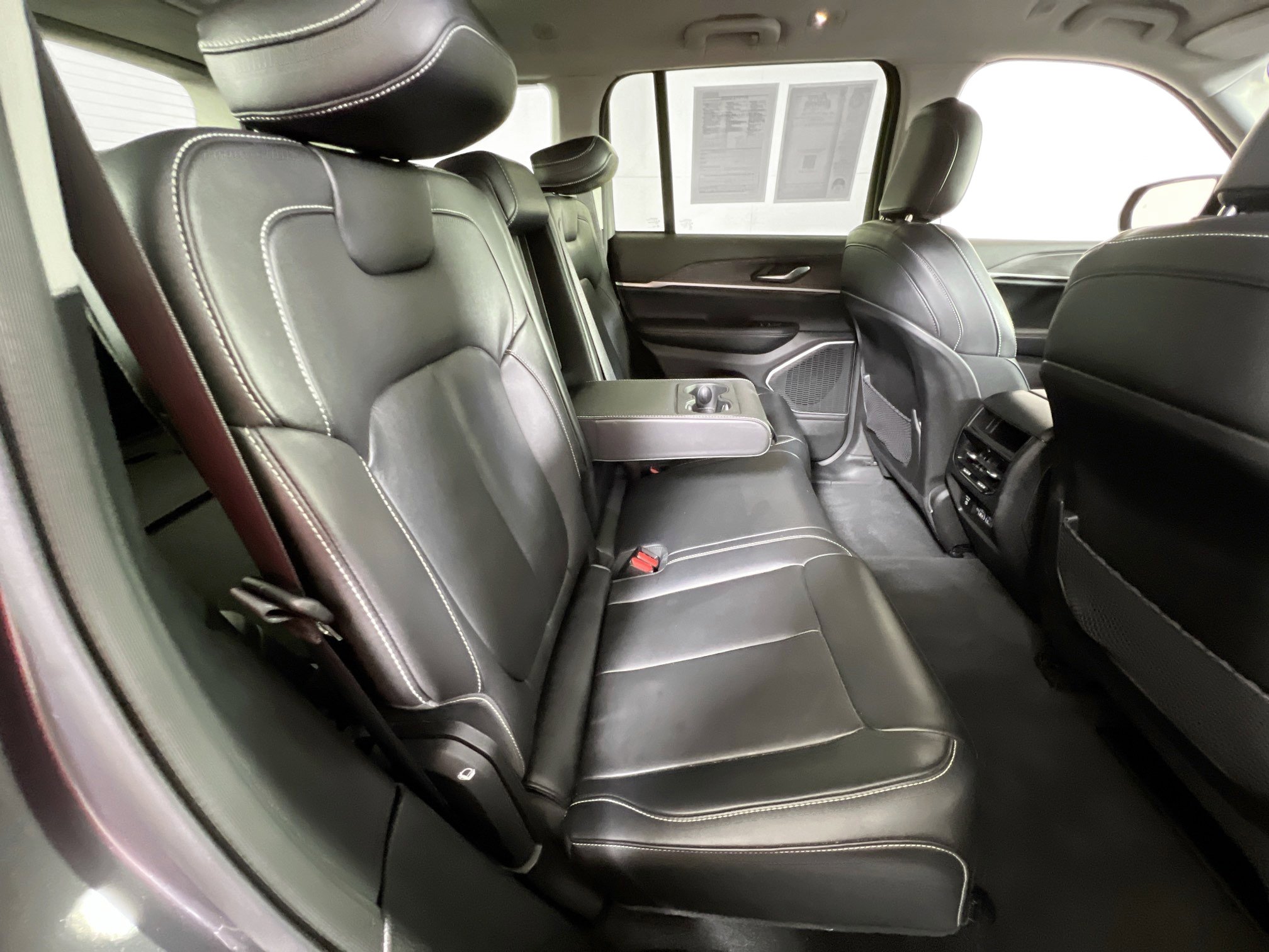 Used 2022 Jeep Grand Cherokee Limited image 25