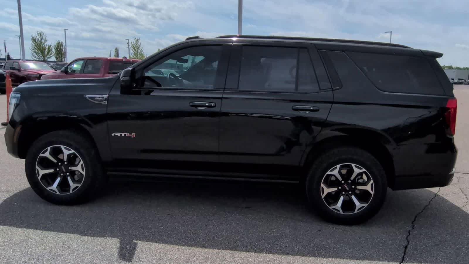 Used 2025 GMC Yukon AT4 w/ AT4 Premium Plus Package AWD/4WD image 6