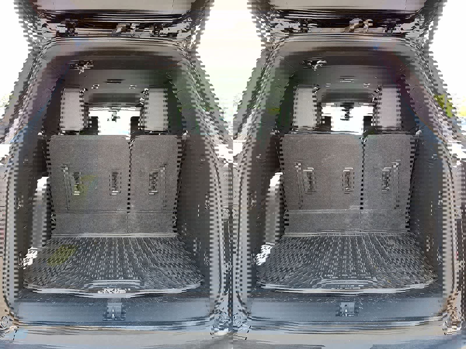 Used 2023 Chevrolet Traverse LT image 30