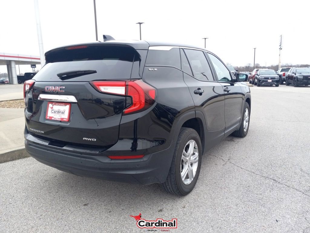 Used 2022 GMC Terrain SLE w/ Fleet Convenience Package image 9