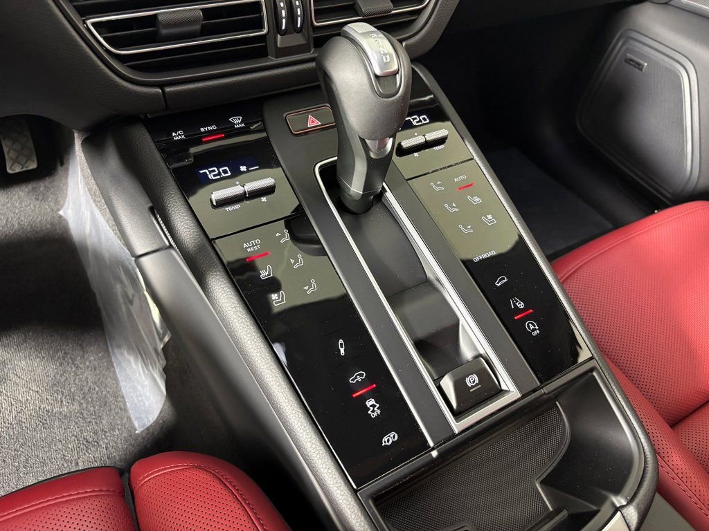 Used 2026 Porsche Macan GTS AWD/4WD image 30