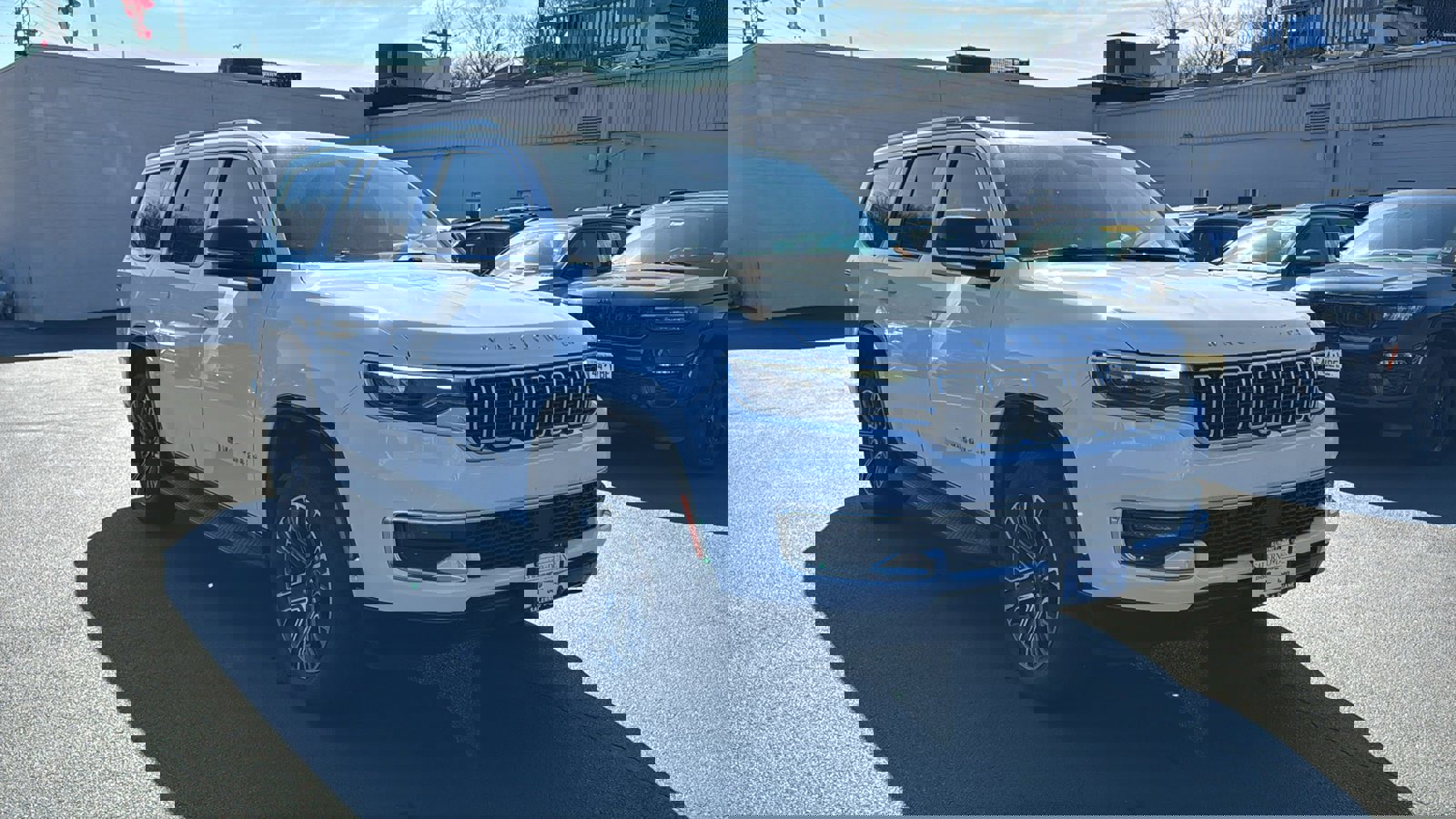 Used 2025 Jeep Wagoneer 4WD w/ Premium Group I image 3