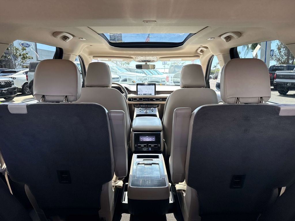 Used 2023 Lincoln Aviator Reserve w/ Equipment Group 201A image 8
