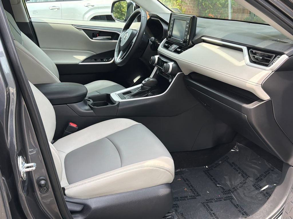 Used 2021 Toyota RAV4 XLE Premium AWD/4WD image 5