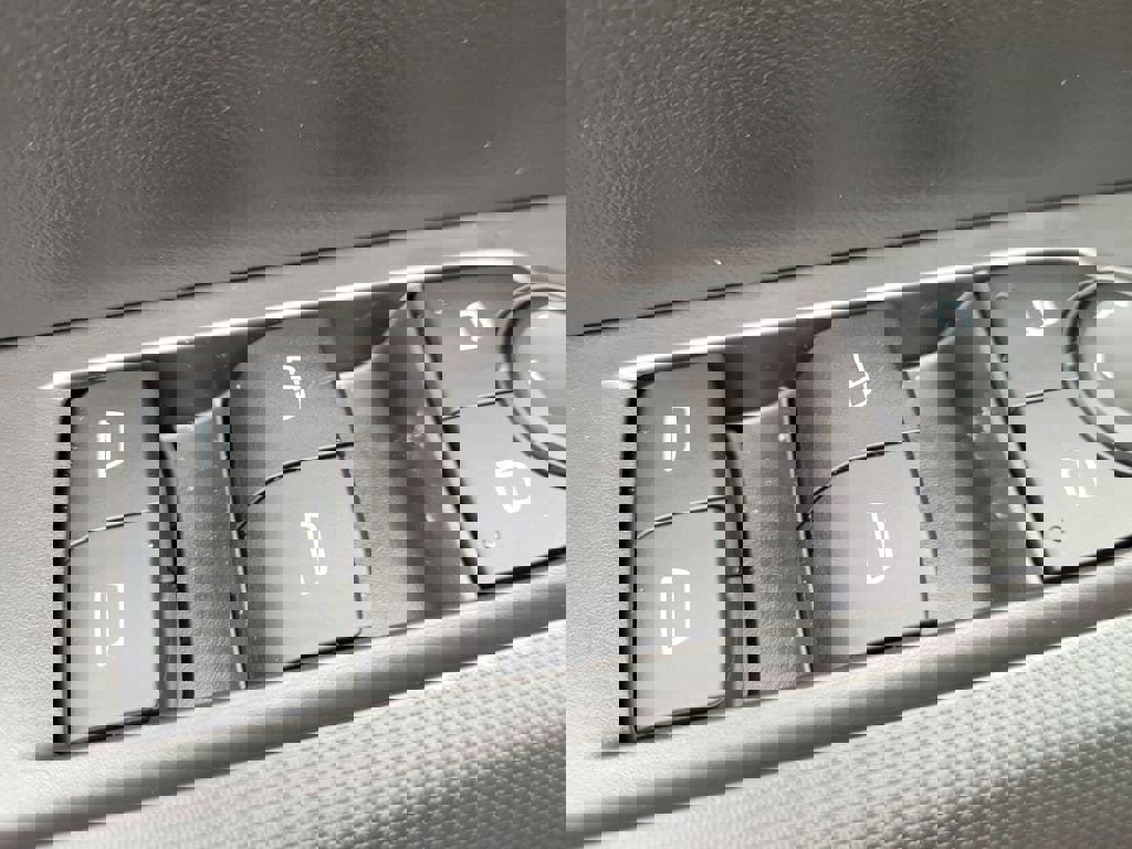 New 2025 GMC Canyon Elevation w/ Convenience Package image 16