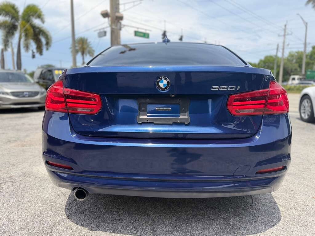 Used 2018 BMW 320i Sedan RWD image 4