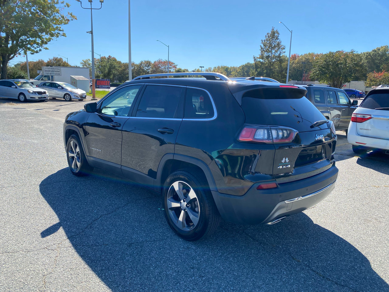 Used 2019 Jeep Cherokee Limited image 3