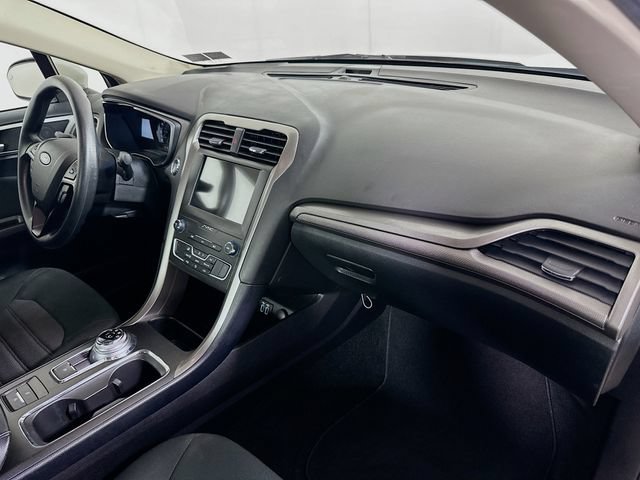 Used 2020 Ford Fusion SE FWD image 32