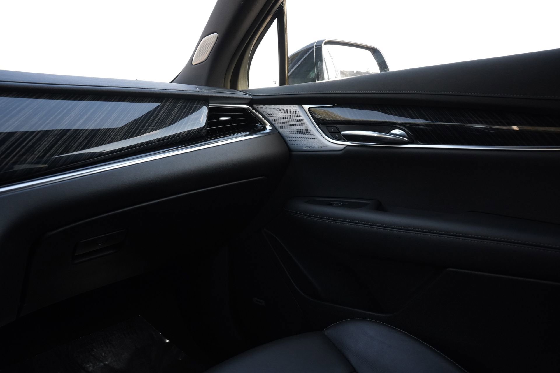 Certified 2025 Cadillac XT6 Premium Luxury image 8