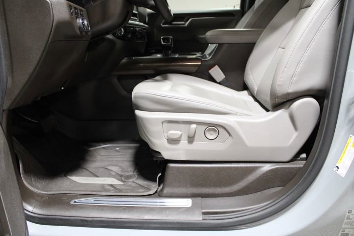 Used 2024 Chevrolet Silverado 1500 RST w/ Dark Appearance Package AWD/4WD image 19