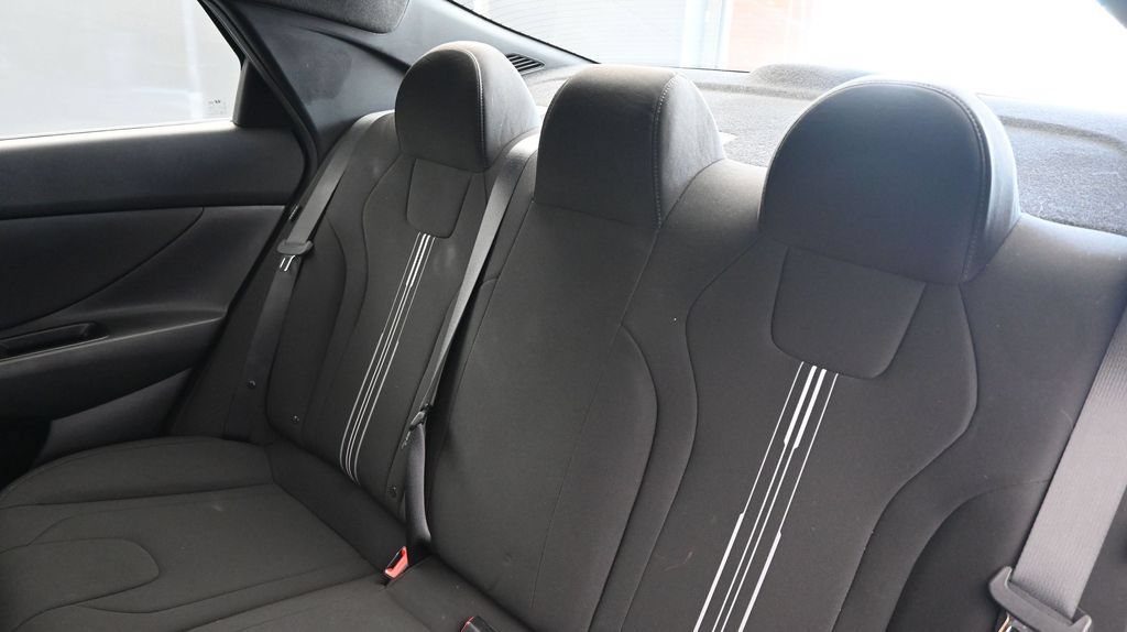 Certified 2025 Hyundai Elantra Sport FWD image 19