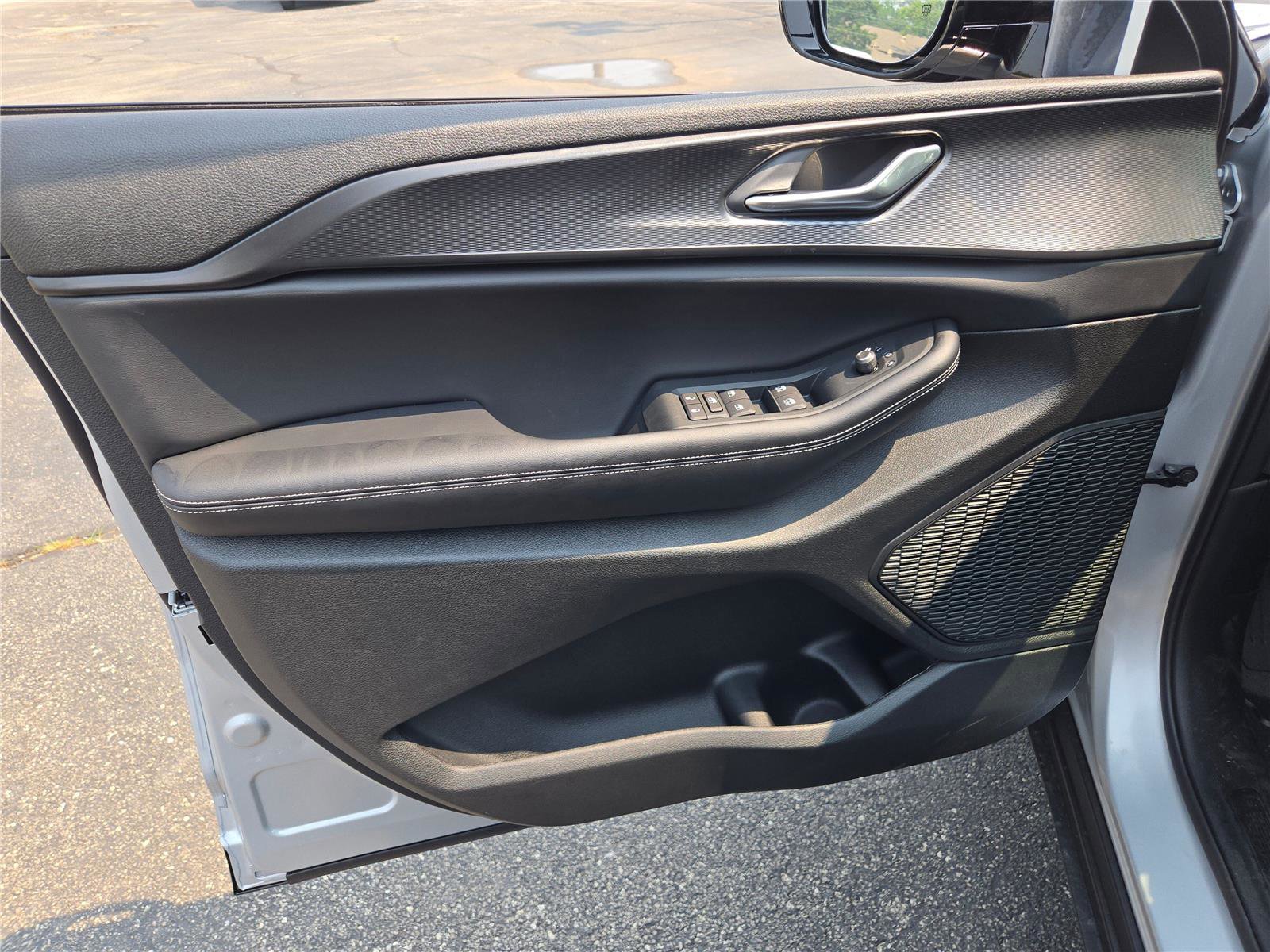 New 2025 Jeep Grand Cherokee Altitude image 22