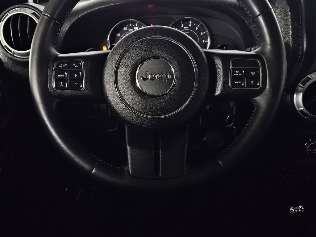 Used 2014 Jeep Wrangler Unlimited Rubicon w/ Connectivity Group AWD/4WD image 18