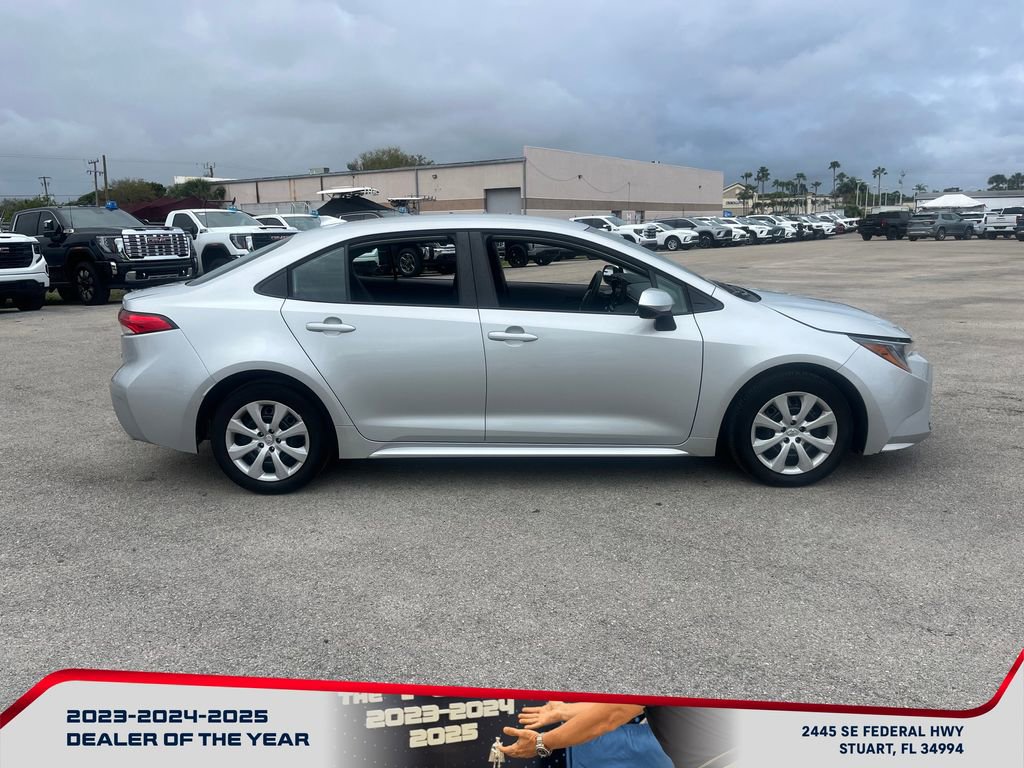 Used 2023 Toyota Corolla LE image 2