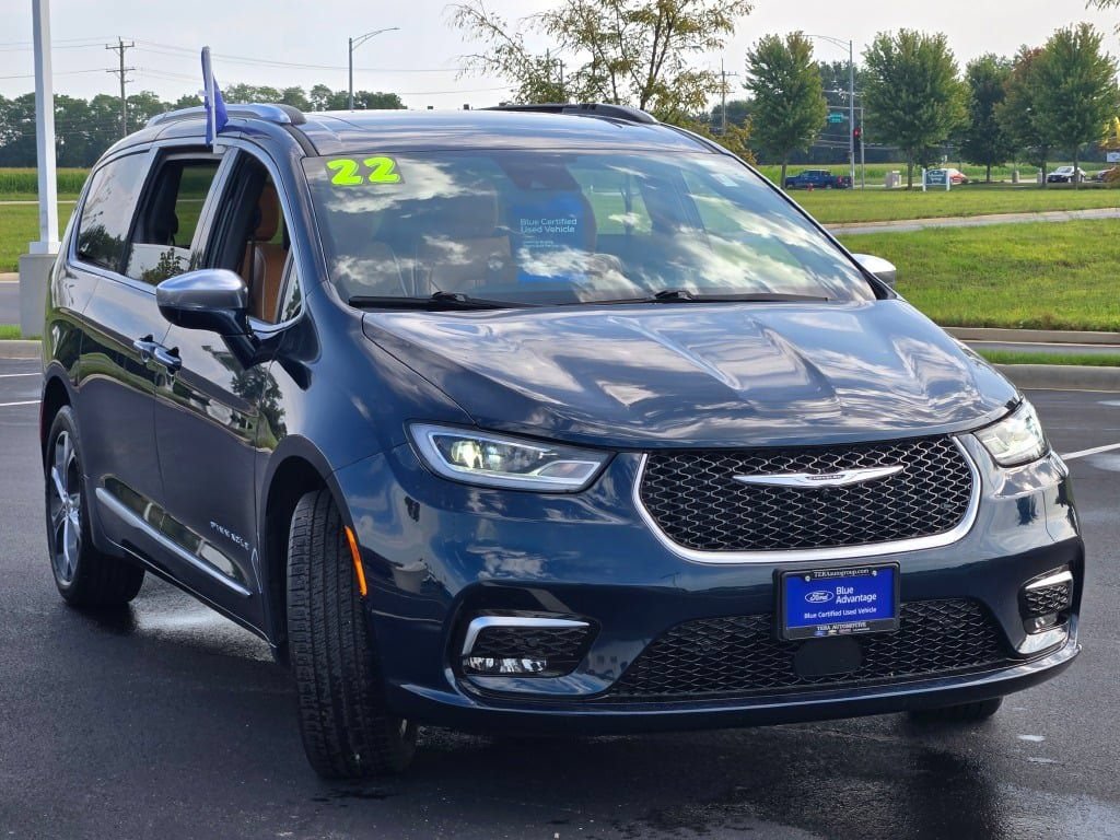 Used 2022 Chrysler Pacifica Pinnacle AWD/4WD image 3