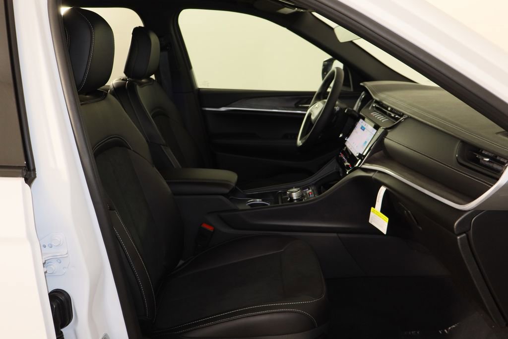 New 2026 Jeep Grand Cherokee Altitude image 20