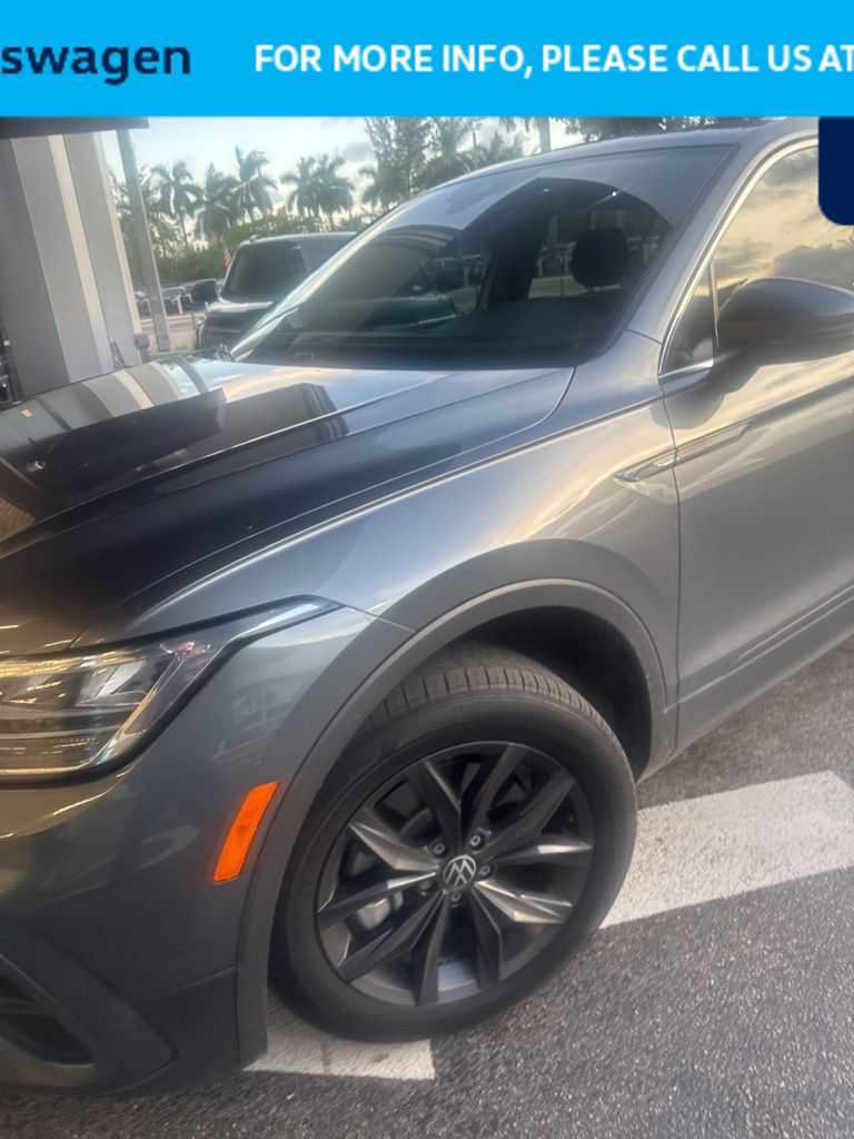 Certified 2023 Volkswagen Tiguan SE w/ Panoramic Sunroof Package FWD image 7