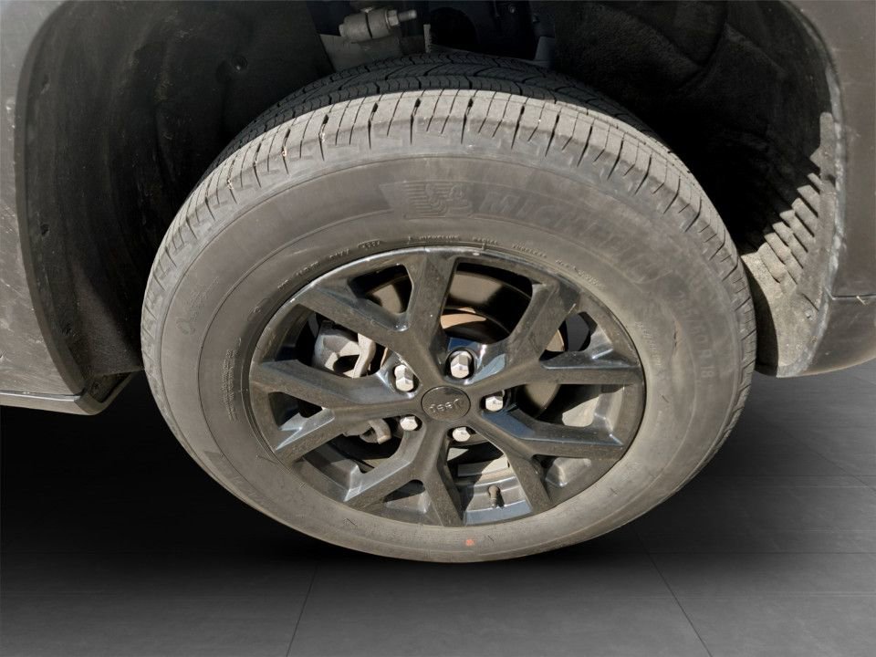 Used 2025 Jeep Grand Cherokee Altitude AWD/4WD image 35